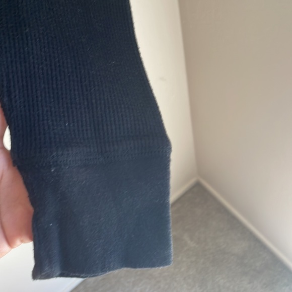 Old Navy round neck fitted ribbed knit black tee long sleeves - Picture 10 of 10